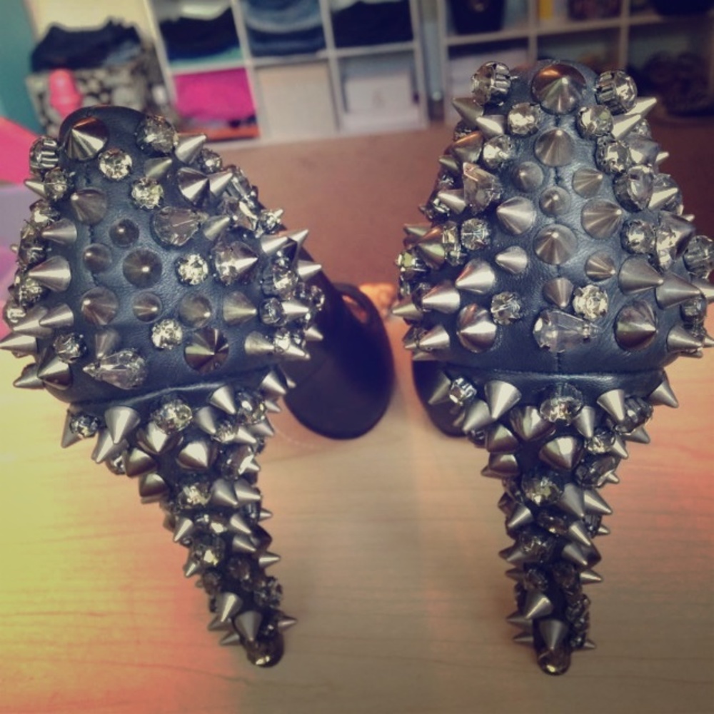 Sam Edelman Lorissa Spiked Peeptoe Pump